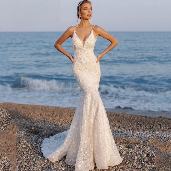 Ramanda Simple Sleeveless Beach Wedding Dress 2023 Spaghetti Straps V-Neck Bridal Gowns Lace Appliques Backless Robe De Mariée