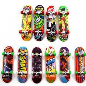 1pc Random Mini Finger Skateboarding Scooter Creative Novelty Intelligence Toys Cartoon Classic Stunt Finger Toy For Kids Gifts